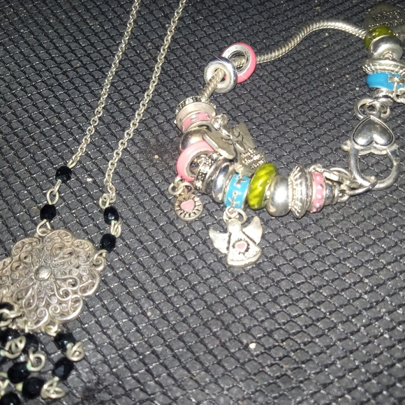 Costume jewelry - Picture 2 of 3